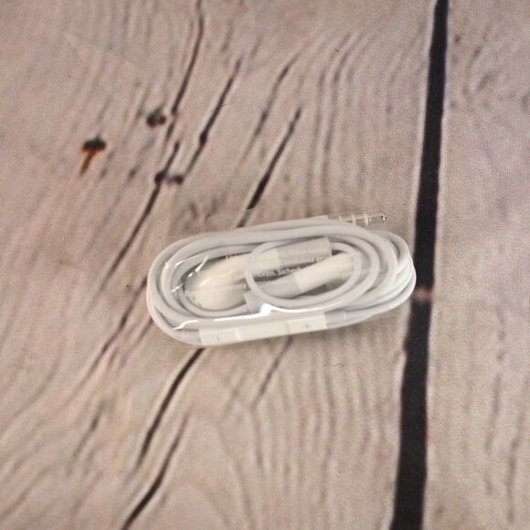 Samsung Corded Earbuds Headphones With Mic - Picture 2 of 4